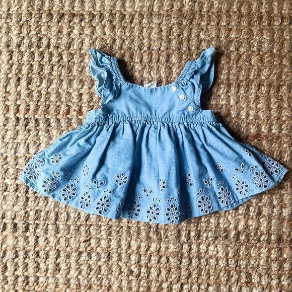 ❄️ baby gap eyelet dress - Picture 6 of 9
